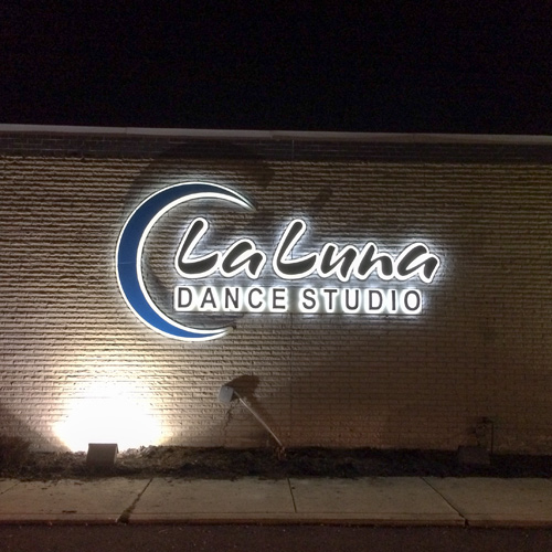 La Luna store sign